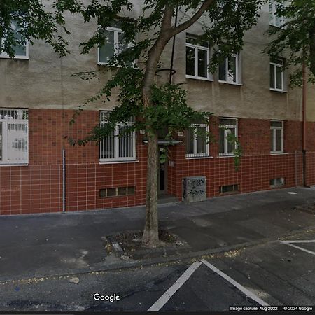 Cozy And Unique Apartment Near Train Station Pressburg Exterior foto